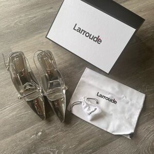 Larroude Silver Heels Modern Design -  Ines Pump In Silver Specchio
Larroudé